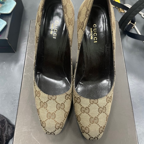 Gucci Tan Monogram Heels - Picture 1 of 5